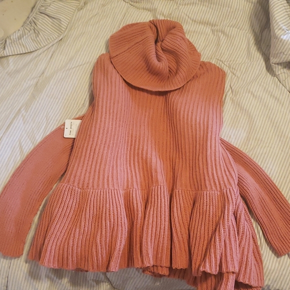 Beautiful, slightly cropped free people sweater. NWT - Picture 3 of 5